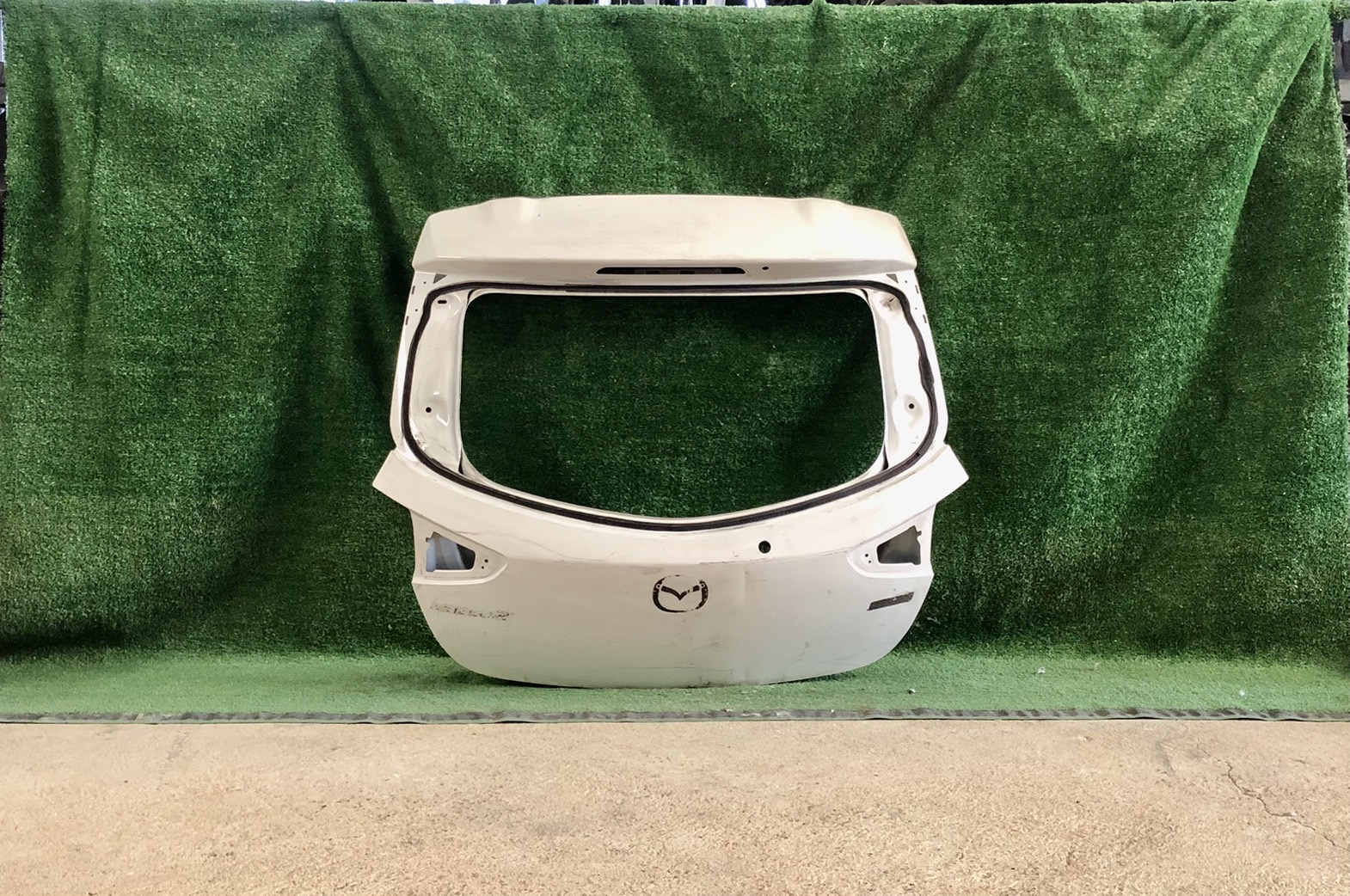 ฝาปิดท้าย Mazda2 2017-20