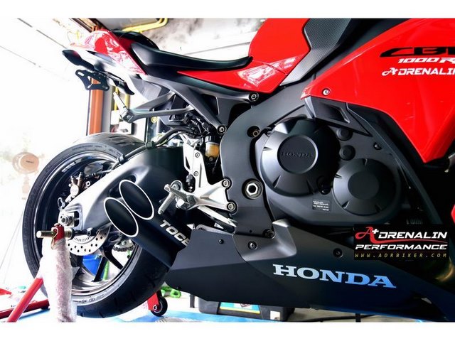 ท่อ TOCE Slip-on สำหรับ CBR1000 12-16 ทรงปากฉลาม โหดสุดๆ (For Exhibition only)