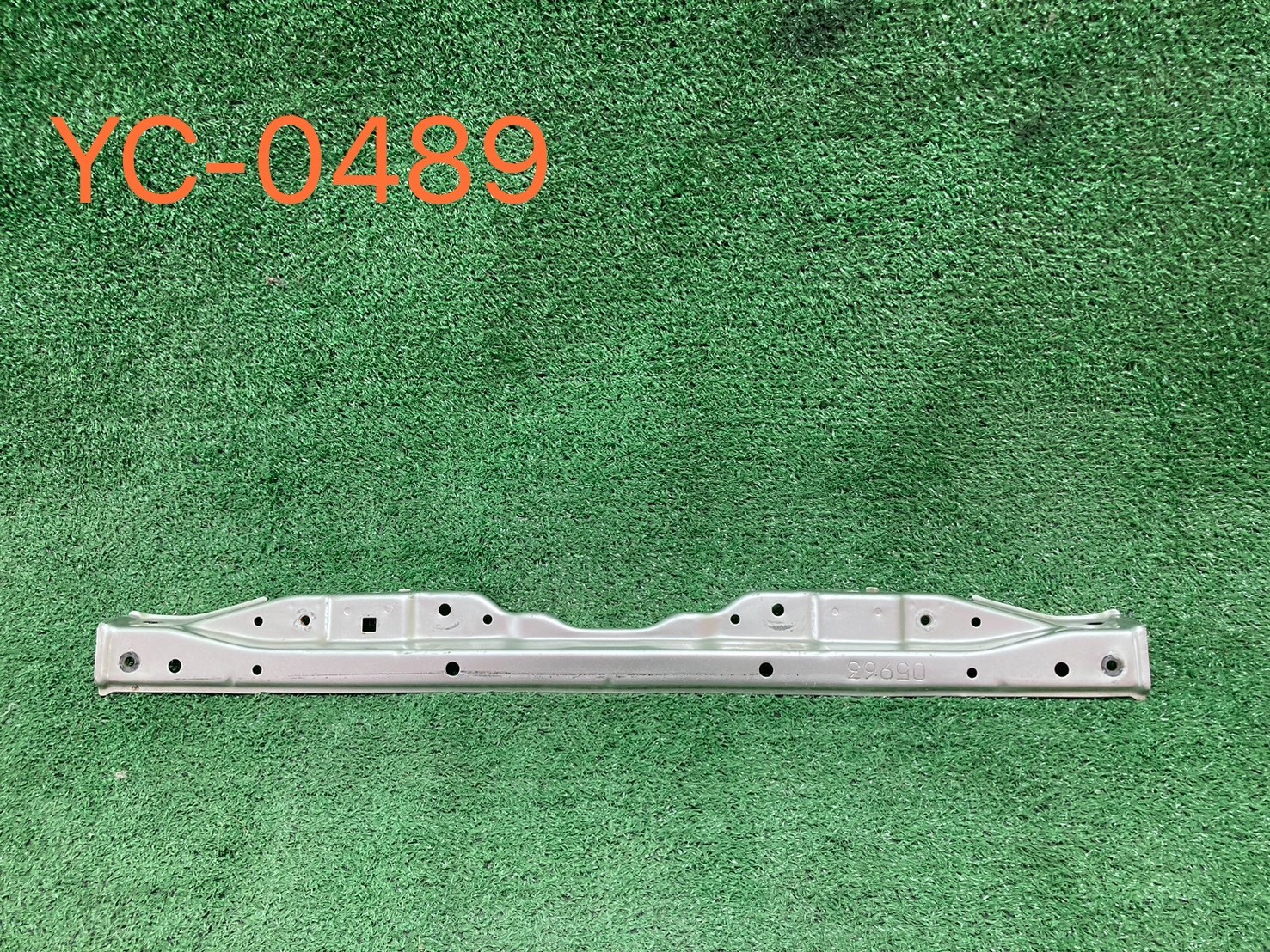 คานรับฝากระโปรงหน้า Toyota Vigo แท้ถอด