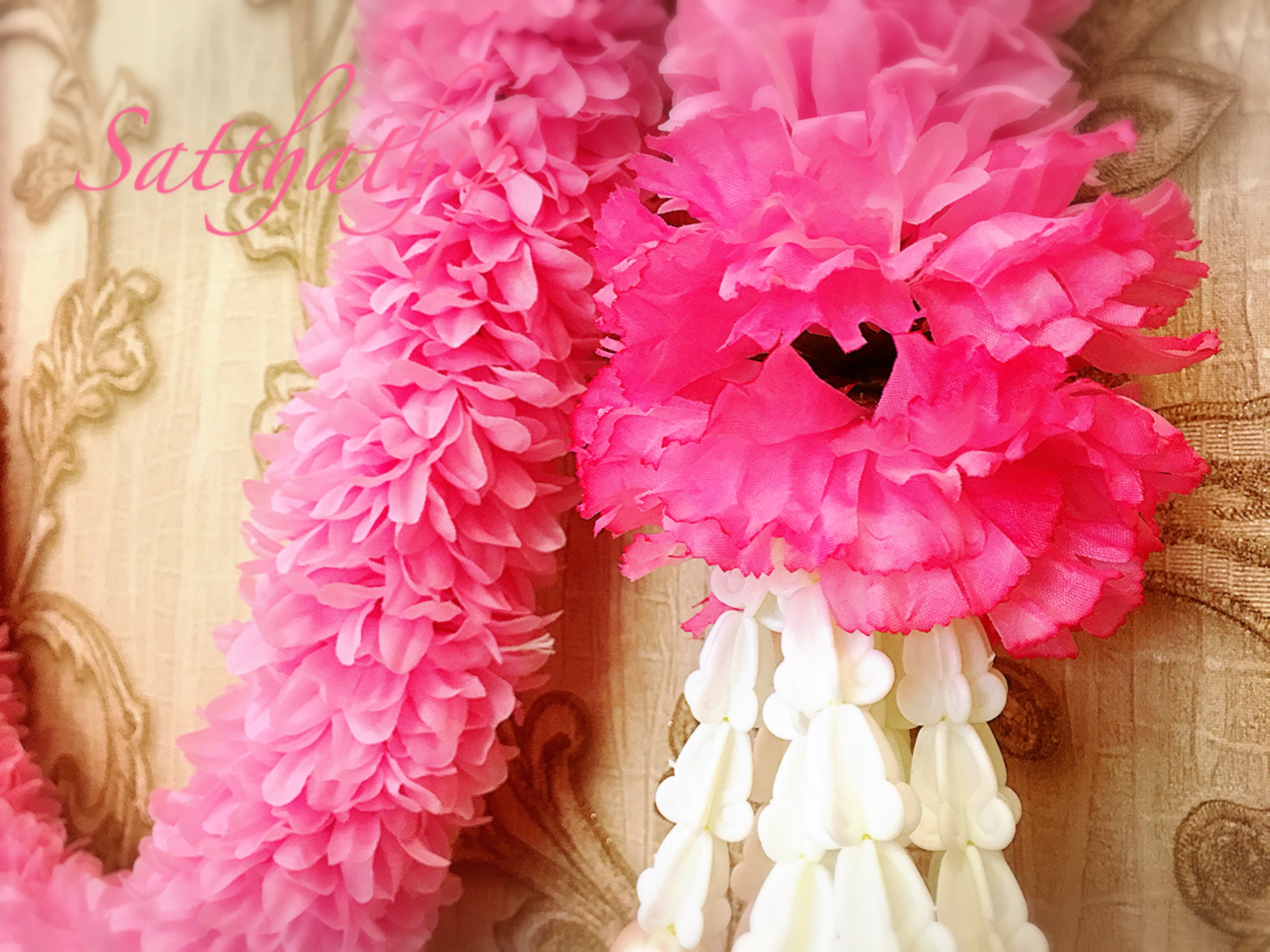 พวงมาลัยผ้าสองชาย [แบบตัดก้านดอก ร้อยแน่น 450 บาท/เมตร]