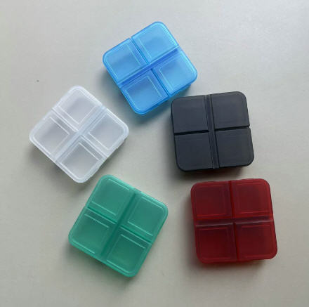 กล่องใส่ยา,กล่องยา,กล่องใส่ยา4ช่อง,สกรีนโลโก้,ราคาถูก,ขนาด6.0x6.0x1.7cm