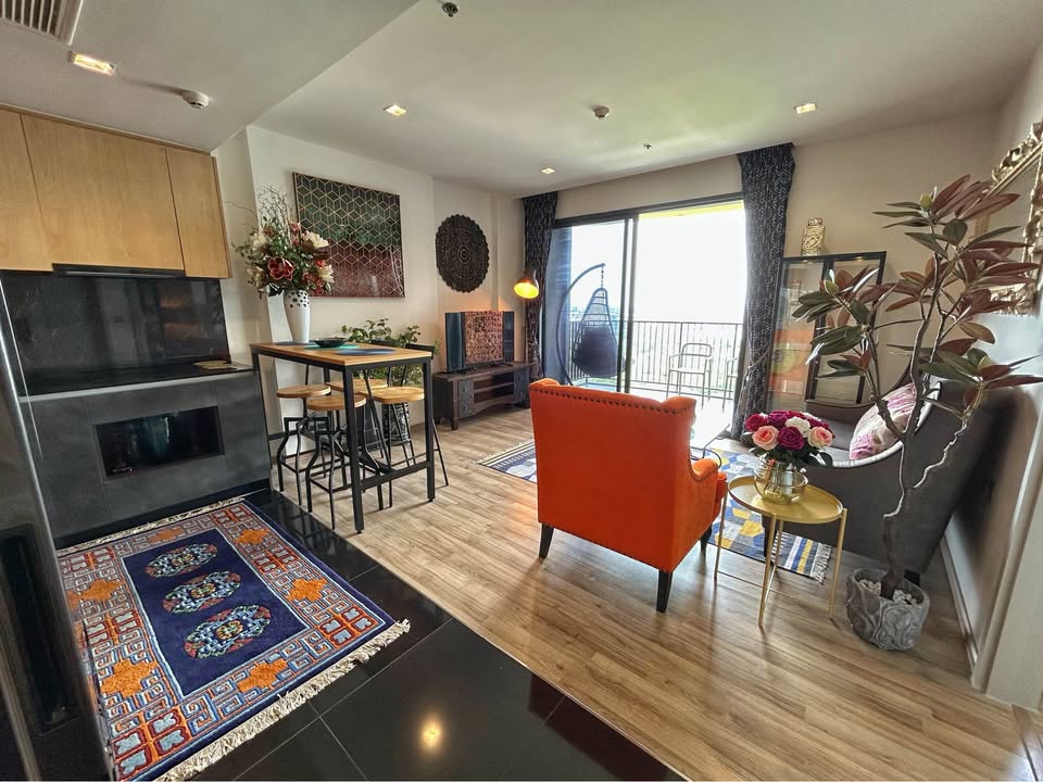 The Line Jatujak Mochit