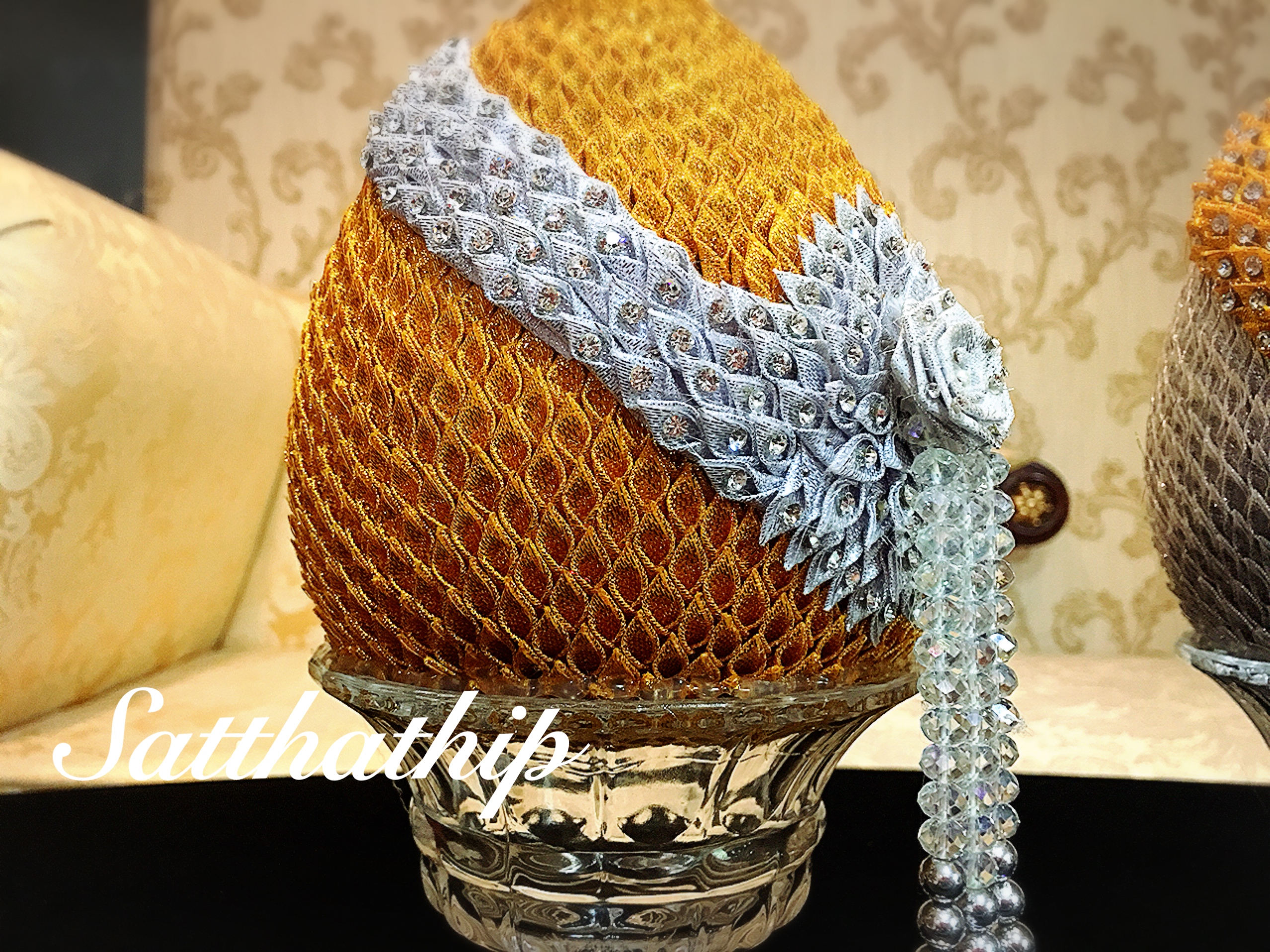 พานพุ่ม - พานพุ่ม ประดับเกล็ดผ้า - พานพุ่มเงินทอง - พานพุ่มผ้าตาด ประดับคริสตัล - Phan bush