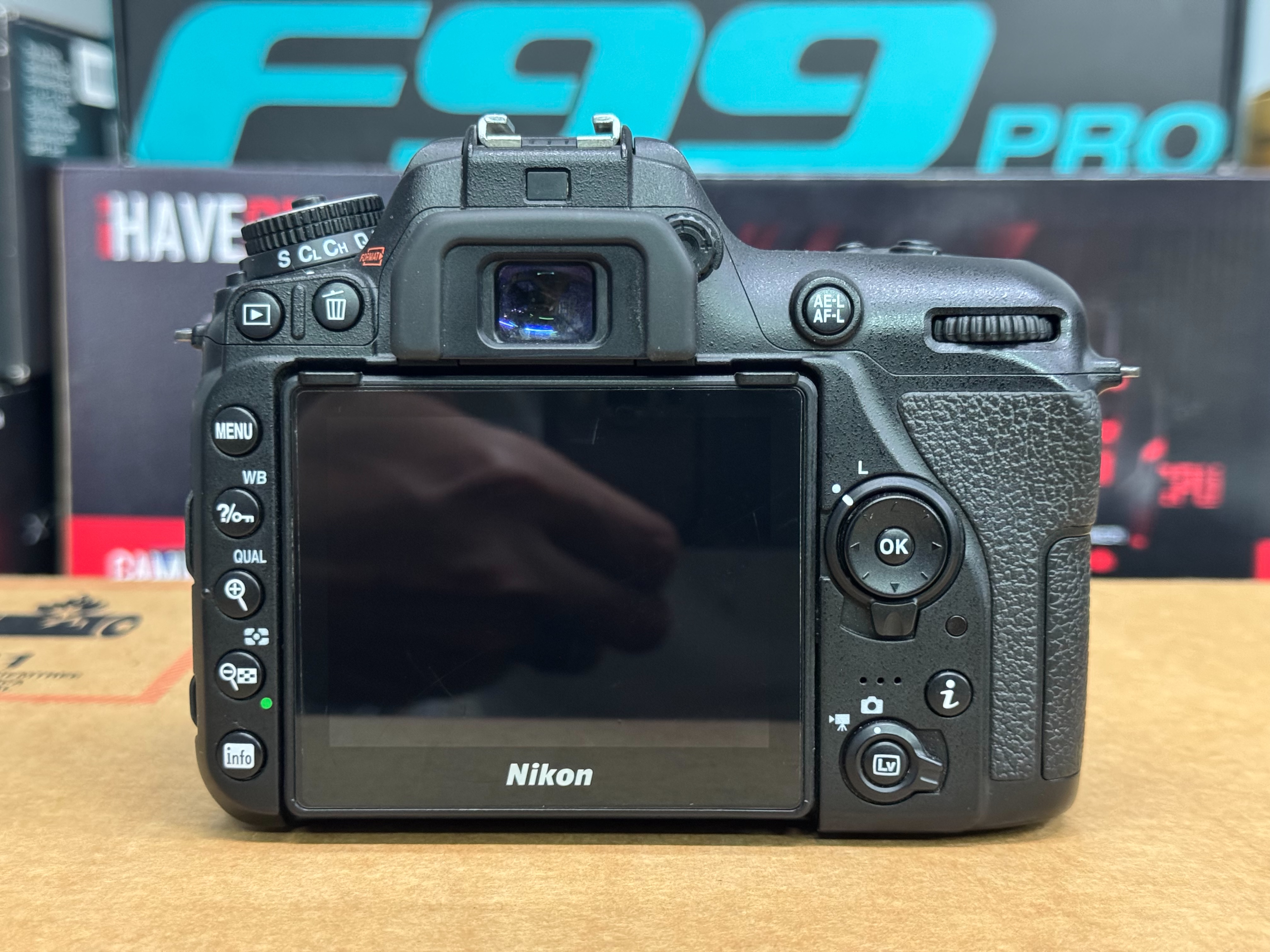 NIKON D7500 + Tamron 16-300 mm. F3.5-6.3 Di IIVC PZD Macro Mount