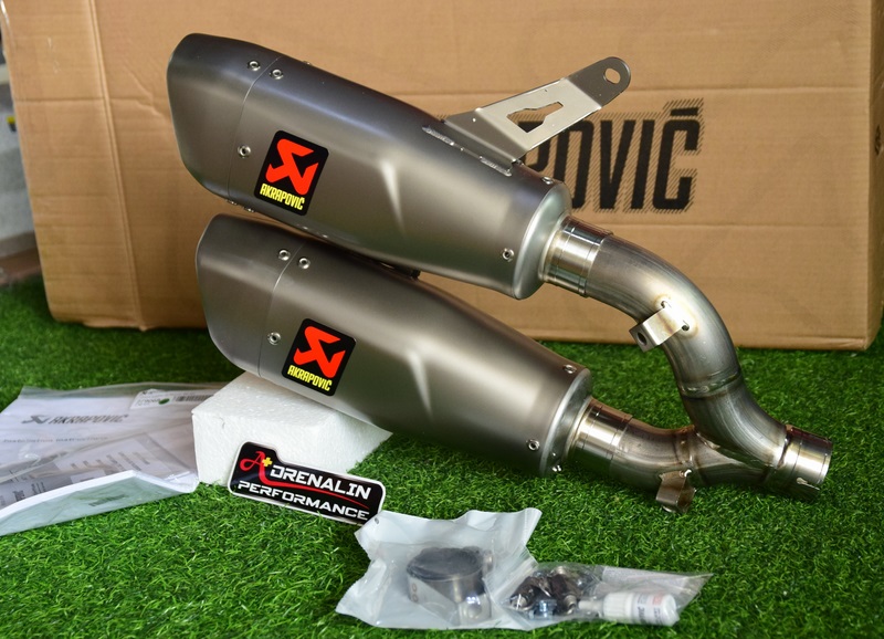 ท่อ Akrapovic ปลายคู่ GP ไทเทเนียม สำหรับ Monster 937 (For Exhibition only)