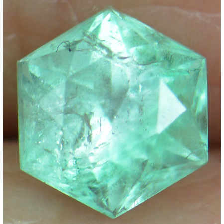 พลอยมรกตดิบ (Emerald) 0.47 กะรัต No oil