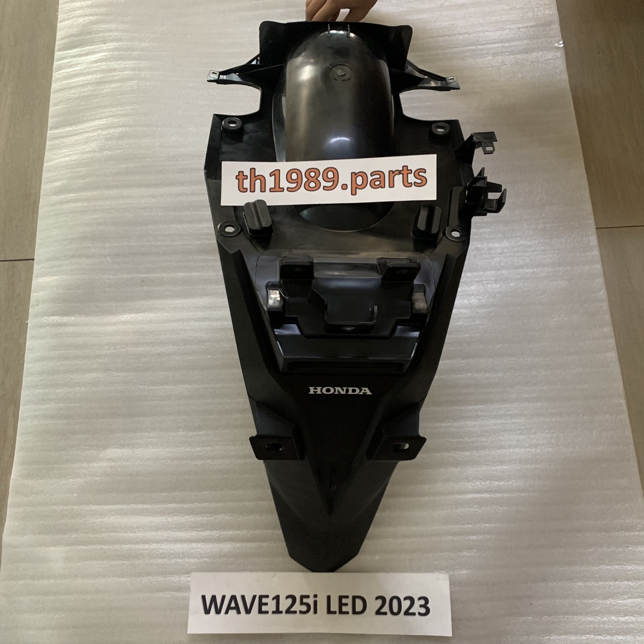 80110-K3F-T00ZA บังโคลนหลังพร้อมสติ๊กเกอร์ WAVE125i LED 2023 อะไหล่แท้ HONDA