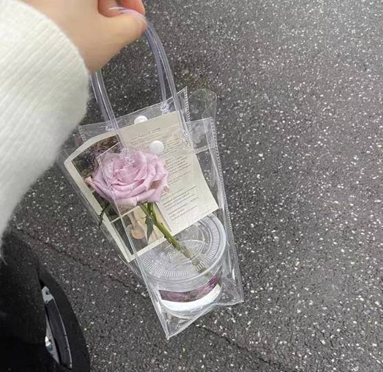 ถุงพีวีซี,ถุงPVC,ถุงใส่ของ,ขนาด25*10*10CM(ไม่รวมดอกไม้,ไม่รวมแก้วน้ำ)