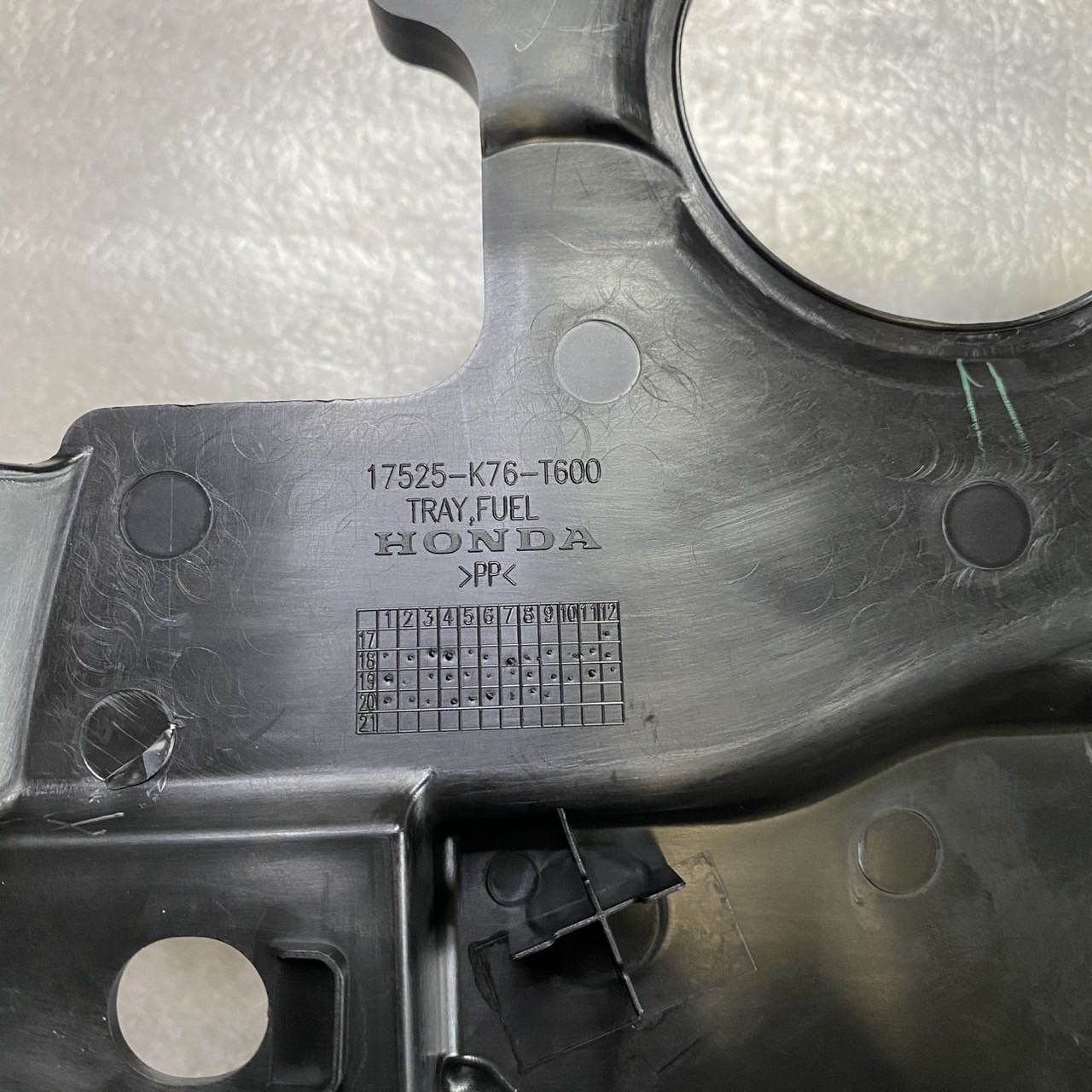 17525-K76-T60 ฝาครอบปั๊มน้ำมันเชื้อเพลิง SUPER CUB ไฟกลม 2018-2019 อะไหล่แท้ HONDA