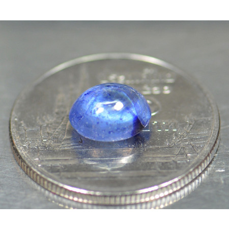 พลอยไพลินหลังเบี้ย (Sapphire) 2.30 กะรัต