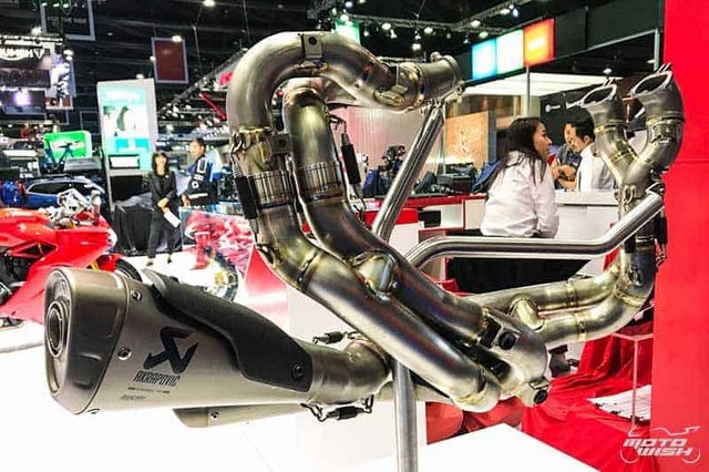 ท่อ Akrapovic full system สำหรับ Street fighter V4 (For Exhibition only)