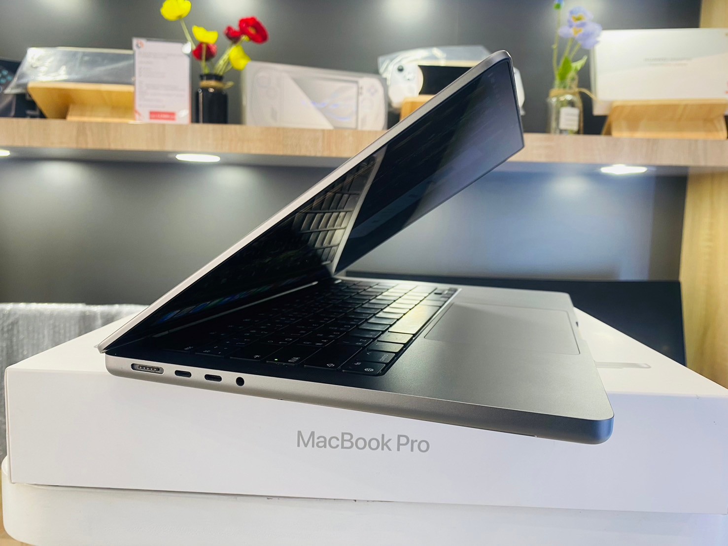 MacBook Pro 14-inch M2 Pro 16GB/512GB สี Space Gray (ปี 2023)