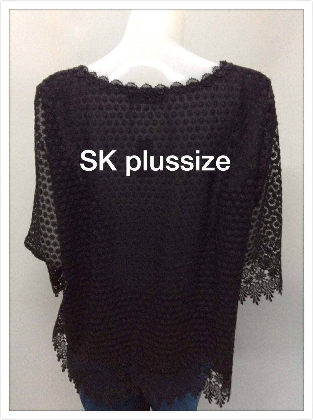 เสื้อลูกไม้ดิ้นสวิส ลายดอกพิกุล สีดำ รอบอก 50 นิ้ว