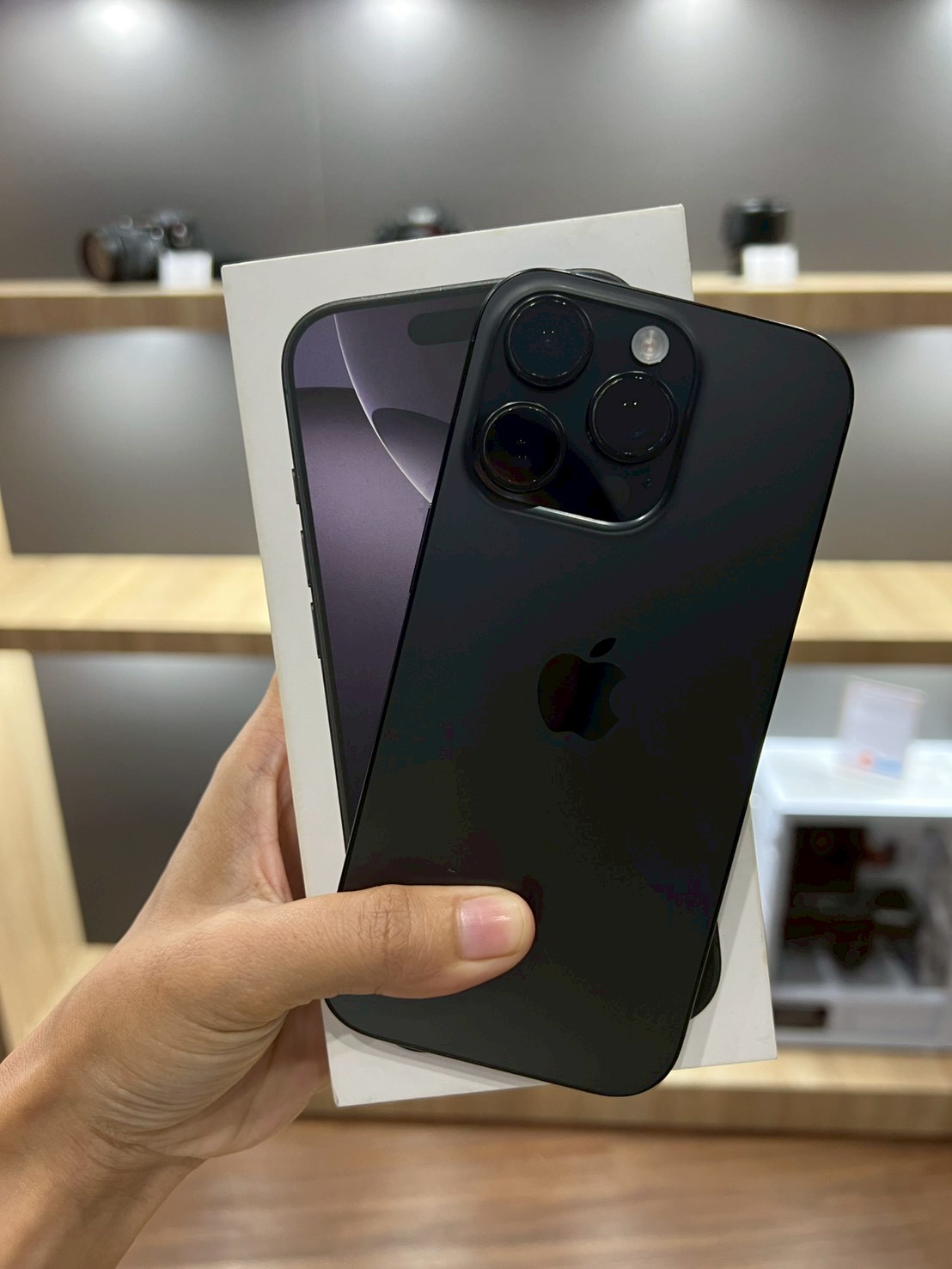 iPhone 16 Pro 128GB Black Titanium