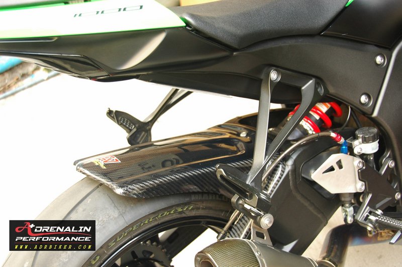 บังโคลนหลังคาร์บอนเคฟล่า Clever Wolf สำหรับ ZX10R ปี 2016+