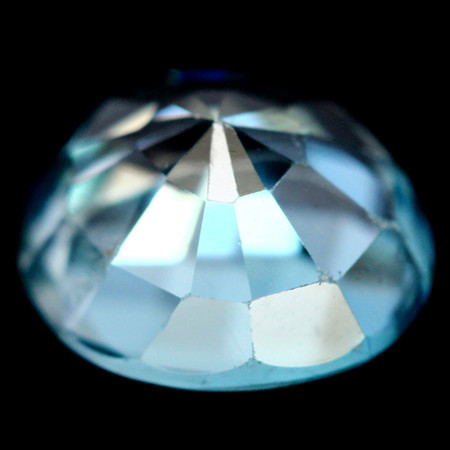 เพทาย (Blue Zircon) 2.05 กะรัตสีฟ้า