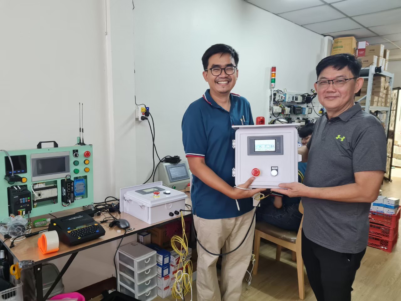 ตู้ควบคุม PLC HMI อ่านค่าสภาพแวดล้อม ขนาดเล็ก x SMC