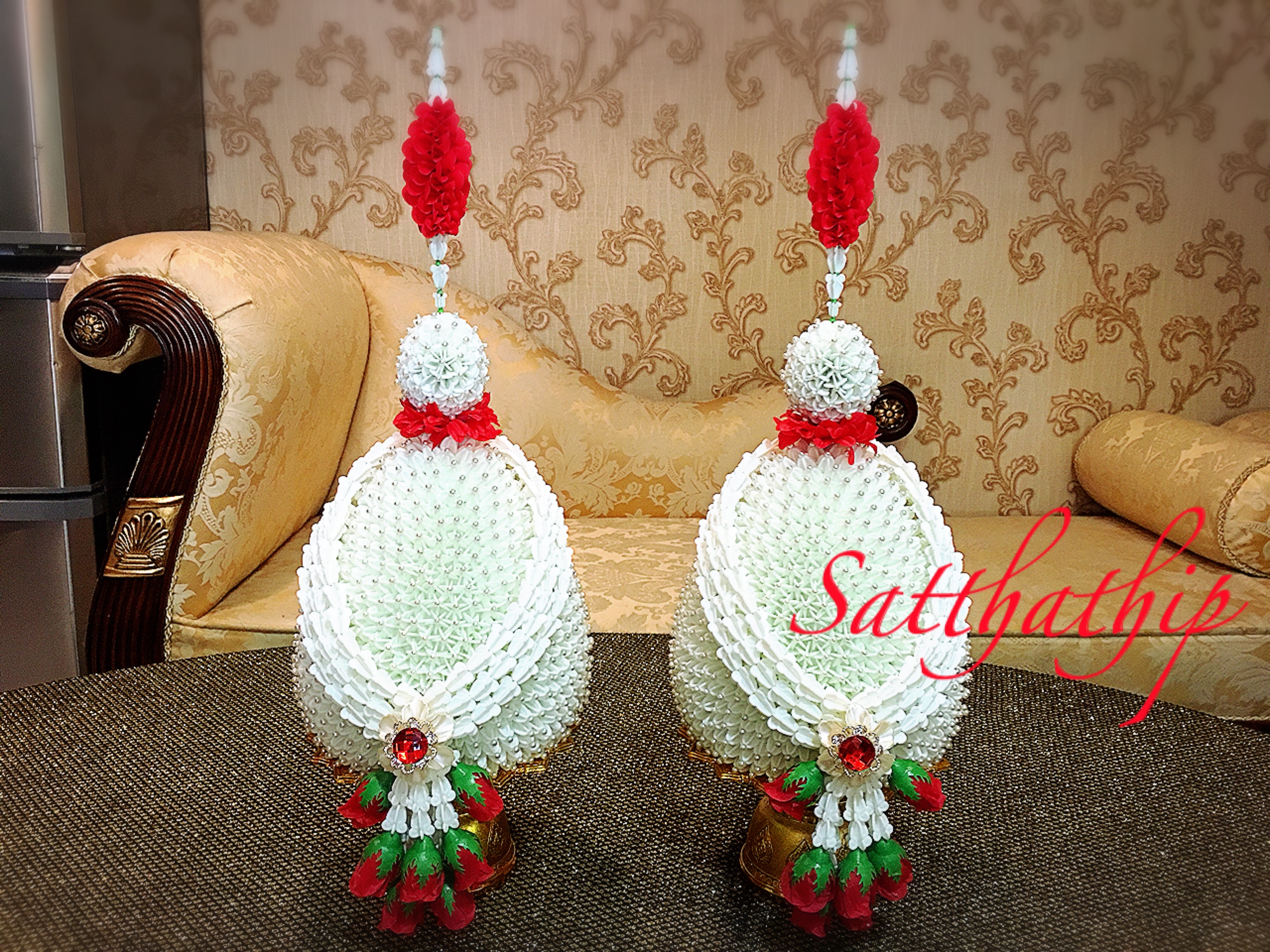 พานพุ่ม - พานพุ่มสักการะ - พานพุ่มดอกรัก - พานพุ่มดอกรักประดิษฐ์ (พลาสติก) - พานพุ่มสีขาว - Panpum