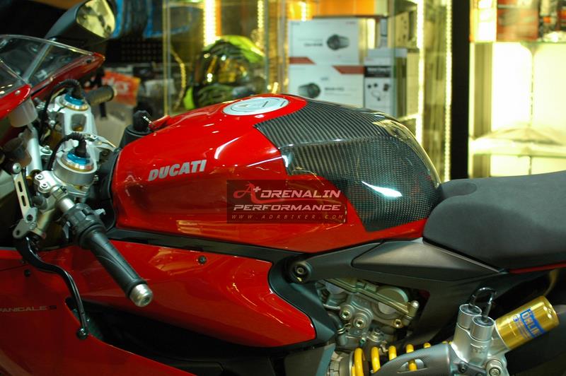 ครอบถังคาร์บอนชิ้นใหญ่ Magical Racing สำหรับ Panigale 899 1199