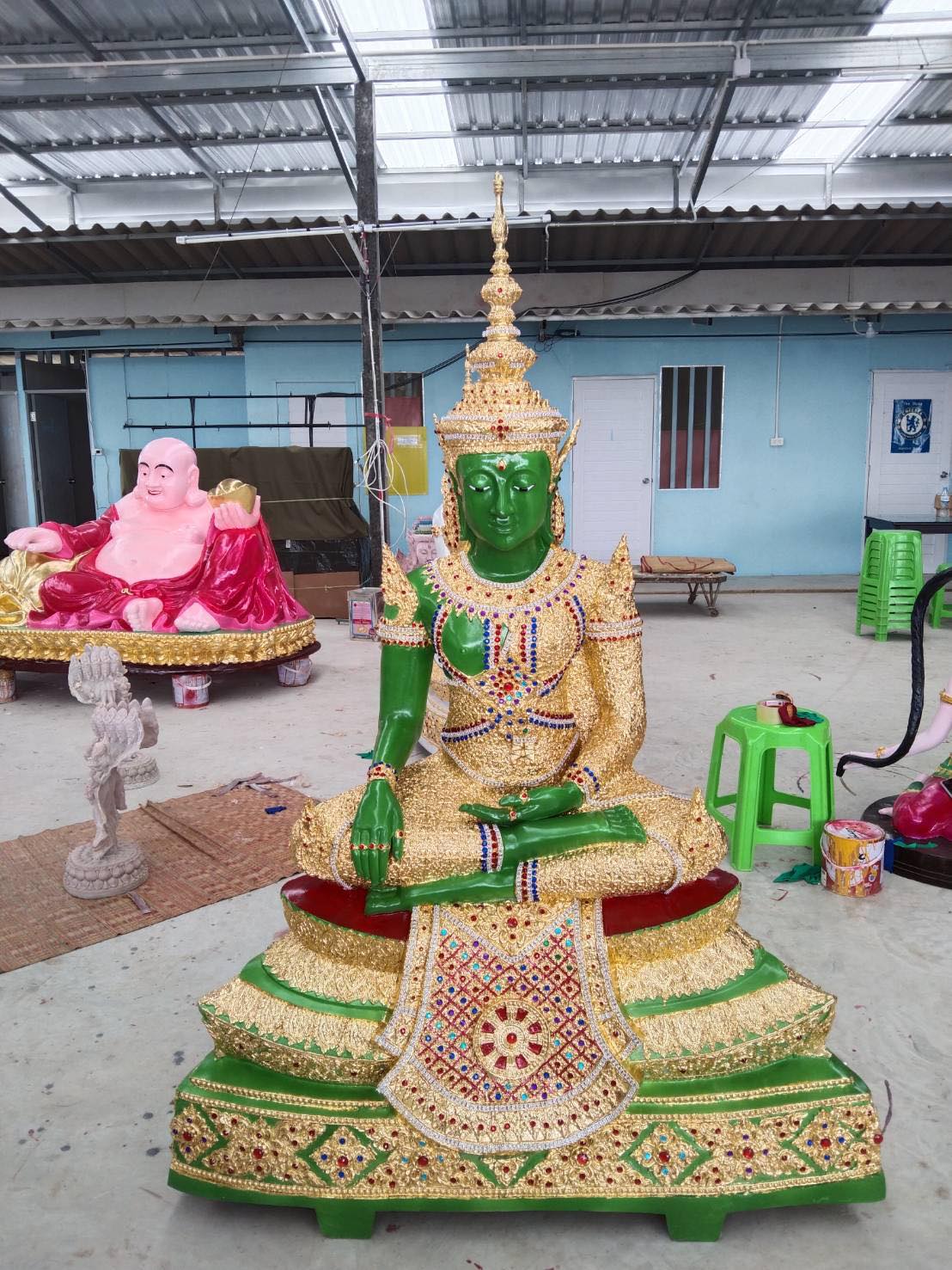 พระอริยเมตตรัย หน้าตัก 30 นิ้ว สูง 2เมตร