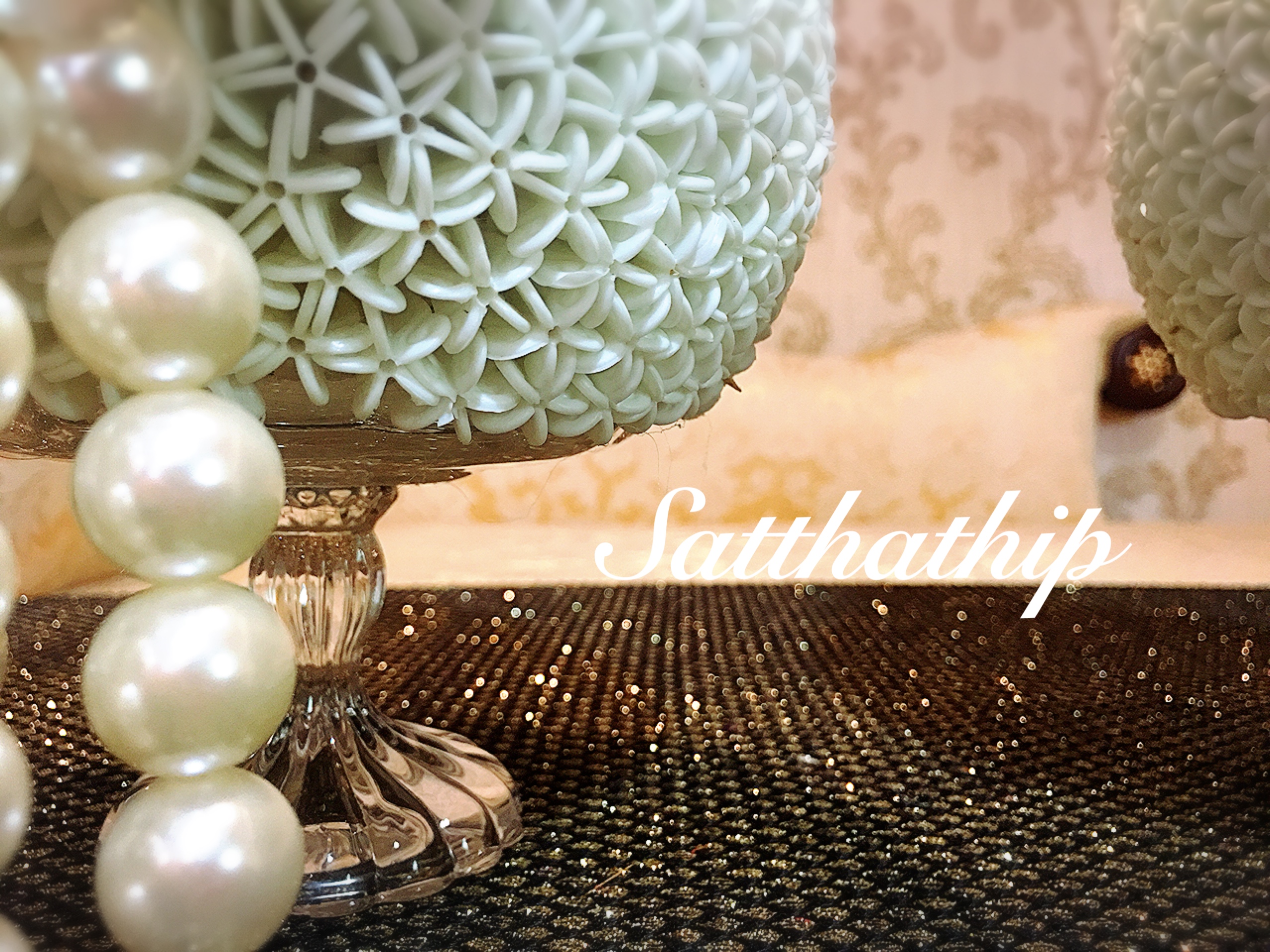 พานพุ่ม - พานพุ่มสักการะ - พานพุ่มดอกรัก - พานพุ่มดอกรักประดิษฐ์ (พลาสติก) - พานพุ่มสีขาว - Panpum