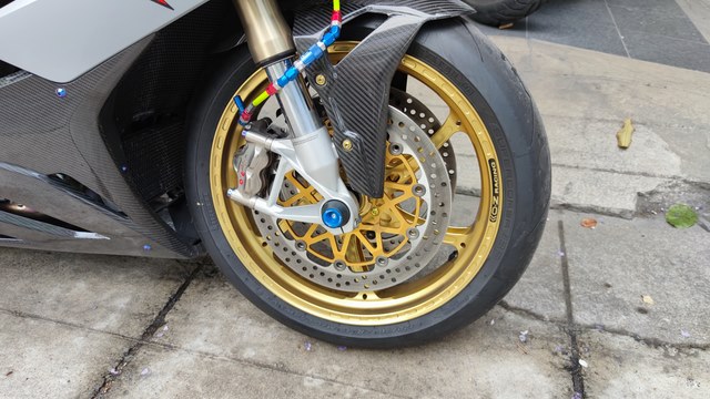 Lightech - กันล้มหน้า+หลัง Wheel Axle Sliders สำหรับ S1000RR 2020+