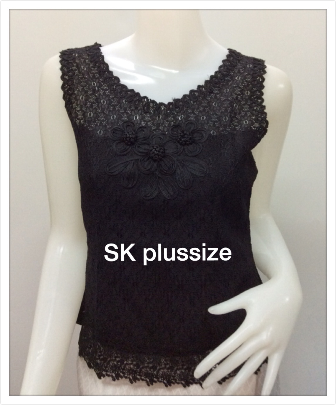 เสื้อลูกไม้ สีดำ แขนกุด รอบอก 38 นิ้ว