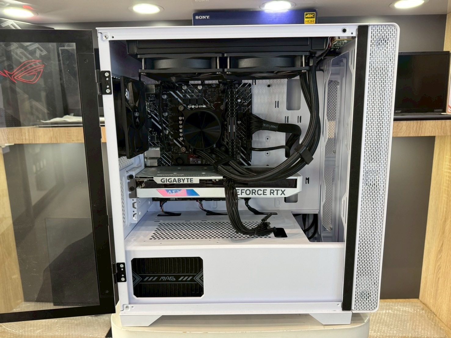 PC ประกอบ : Intel Core i5 12400F / Ram 32 GB /GeForce RTX4060