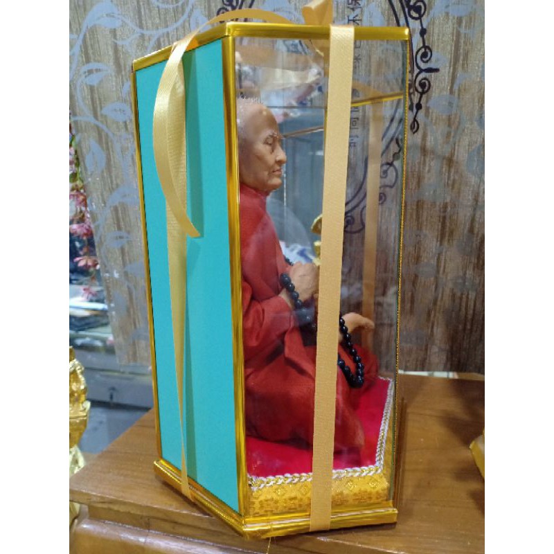 พระเกจิพร้อมตู้ ของขวัญ ของที่ระลึก องค์พระด้านในหน้าตัก5นิ้ว