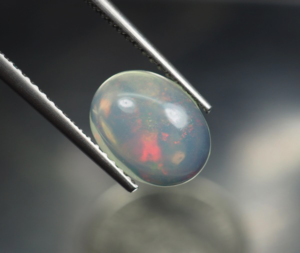 โอปอลหลากสี (Opal) 1.03 กะรัต