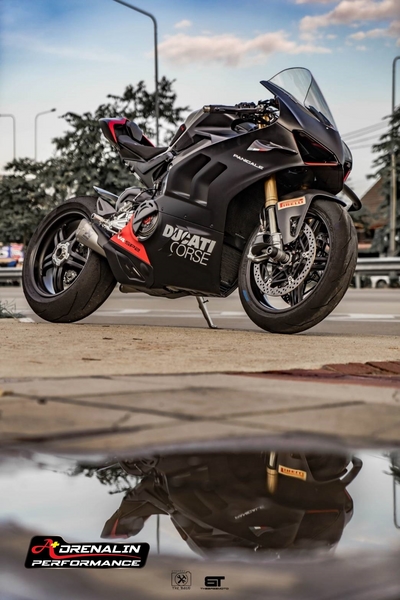 ท่อ Akrapovic full system สำหรับ Panigale V4 (For Exhibition only)