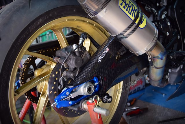 Carbon2Race ครอบสวิงอาร์มคาร์บอน สำหรับ GSXR 1000 2017+