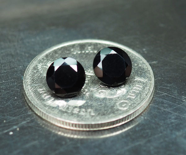 นิลตะโกแท้เสริมบารมี (BlackOnxy) 2 กะรัต 2 ชิ้น