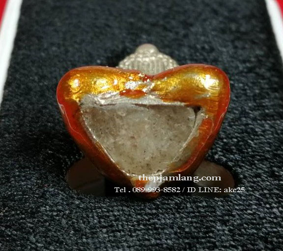 ปิดตานะอรหัง(1) หลวงปู่แสง จนฺทวํโส วัดโพธิ์ชัย นครพนม อุดว่านเครือร้อยปลา เนื้อทองขาว ลงยาจีวร ปี 2562