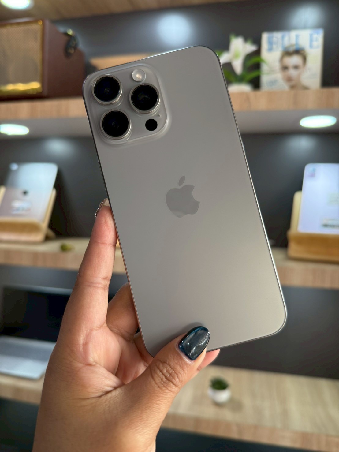 iPhone 15 Pro Max 1TB Natural Titanium