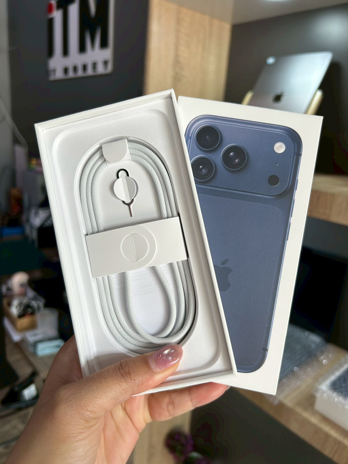 iPhone 17 Pro 1TB Deep Blue (มือ1)