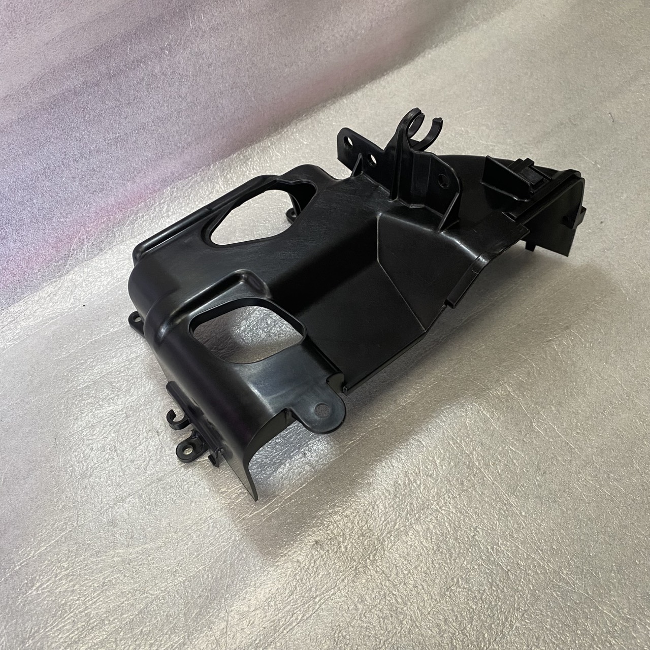 19621-KYT-900 ตัวยึดพัดลมระบายความร้อนตัวบน SCOOPY-i(ปี2009-11)ตัวแรก อะไหล่แท้ HONDA