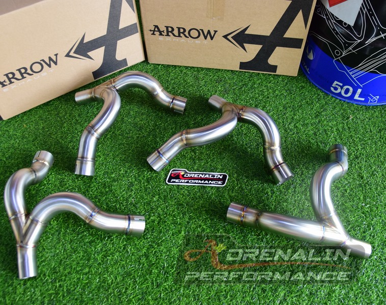 คอกลาง Arrow สำหรับ Desert X 950 ใส่ได้กับปลายทุกยี่ห้อ รวมทั้งท่อเดิม (For Exhibition only)