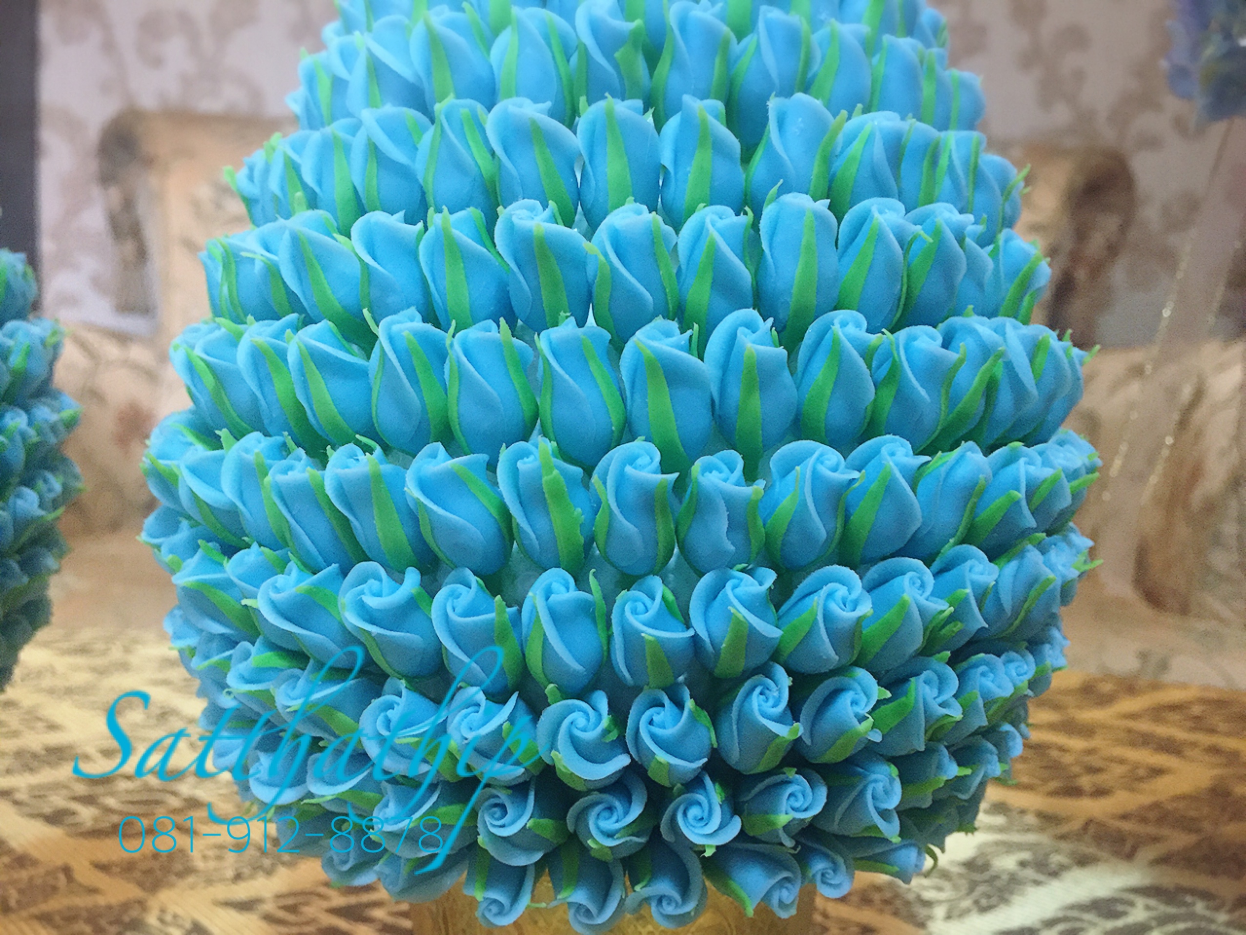 พานพุ่มดอกกุหลาบ ประดิษฐ์จากดิน [8 นิ้ว 4,000 บาท/คู่]