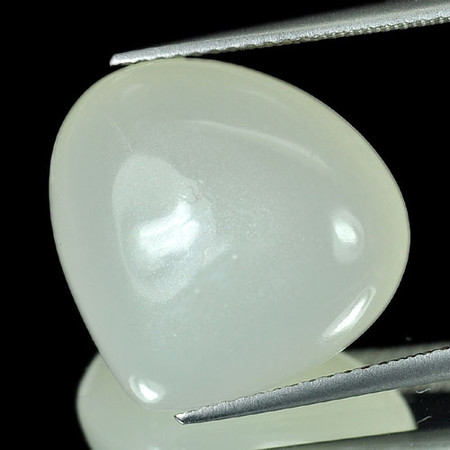 มูนสโตน (Moon Stone) 17.50 กะรัตสีขาวสวยหยดน้ำ