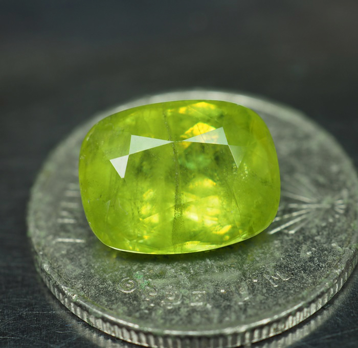 พลอยแท้สฟีน (Sphene) 4.52 กะรัต