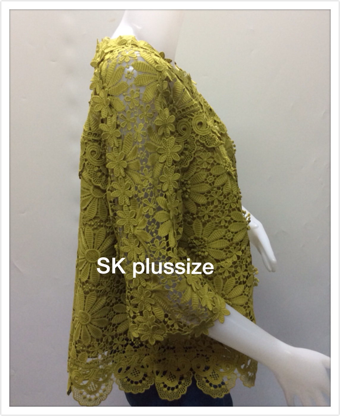 เสื้อลูกไม้ทรงเอ คอกลม สีเขียว รอบอก 38 นิ้ว