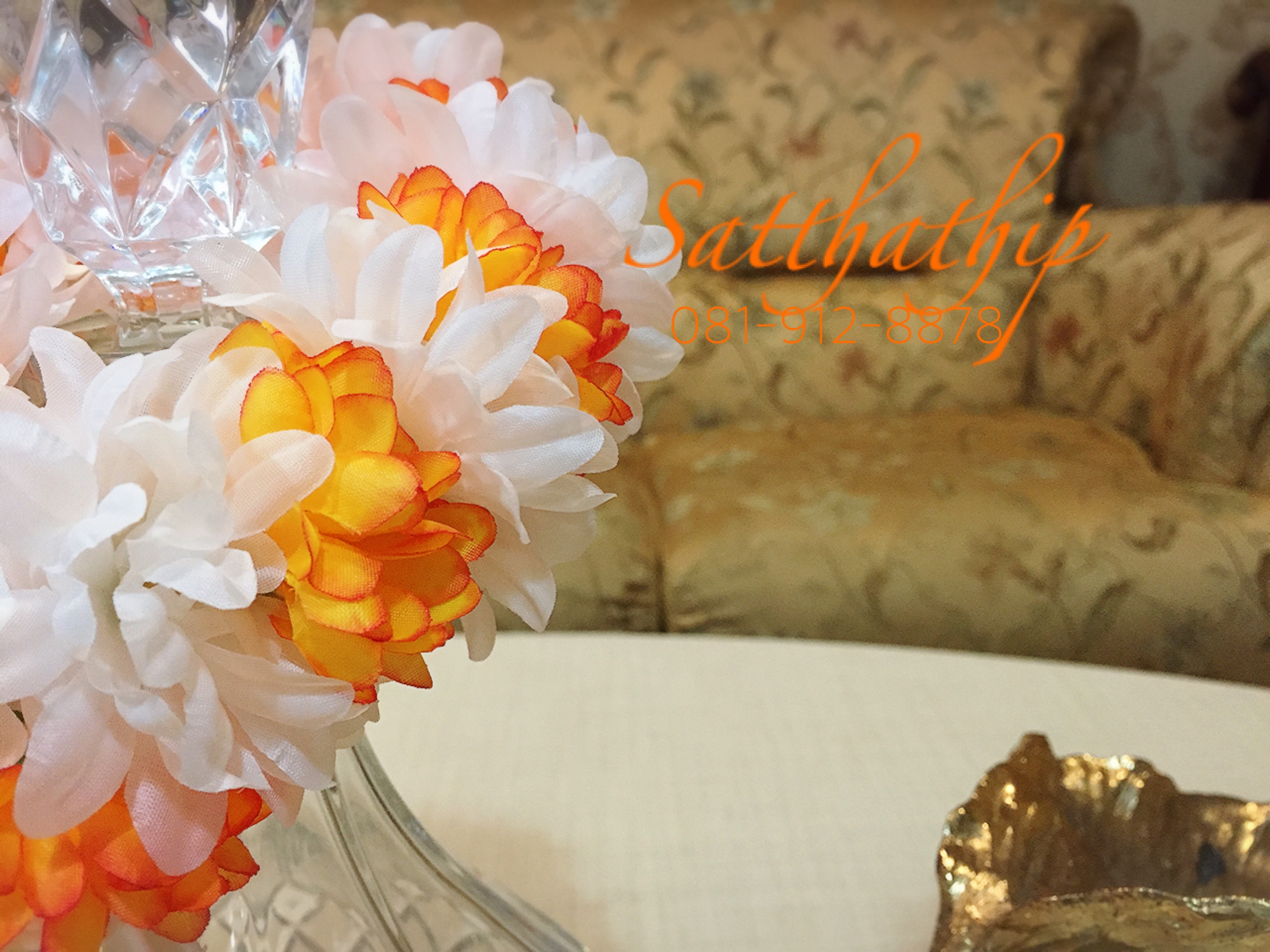 พวงมาลัยผ้า ดอกมัม สีขาว,แสด (สีประจำวันพฤหัสบดี) - พวงมาลัยผ้า ประจำวันพฤหัสบดี - Fabric garland