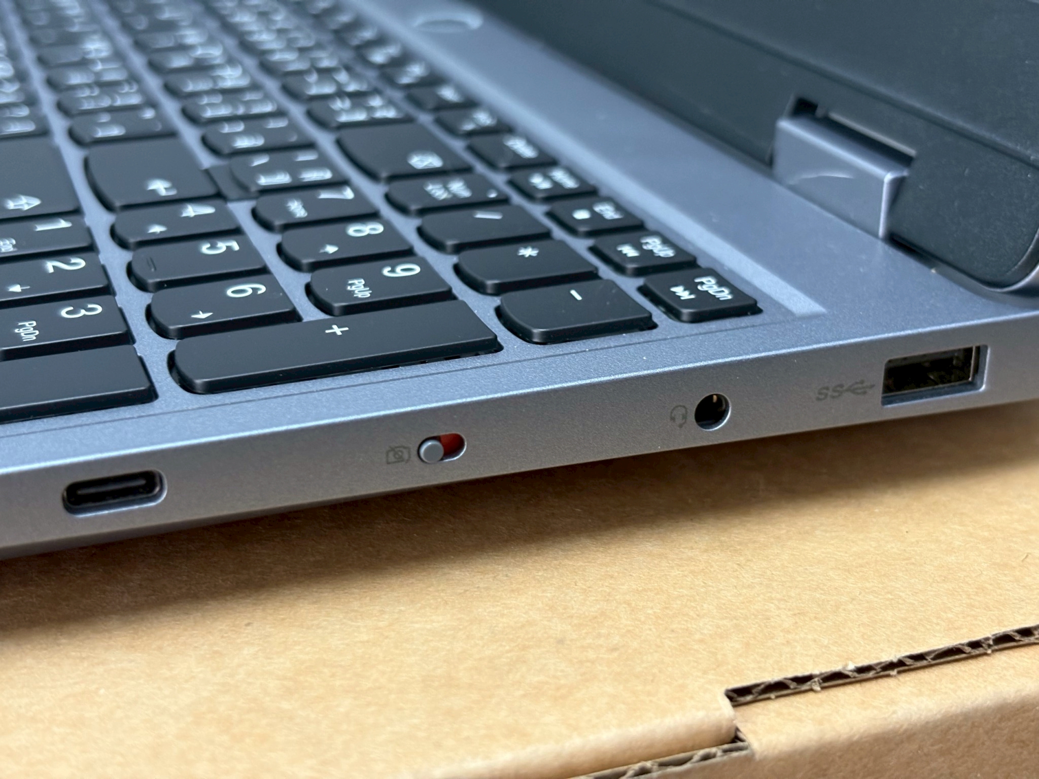 Lenovo LOQ 15IAX9 83GS001GTA Luna Grey