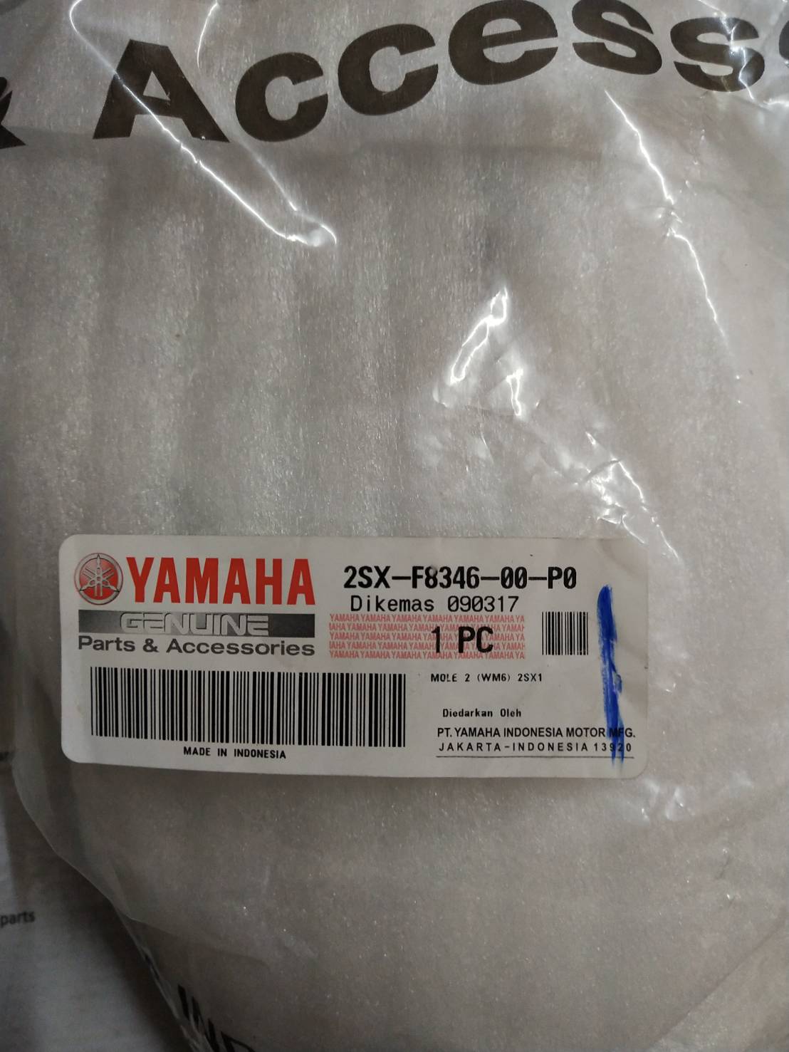 แฟริ่งข้างขวาสีขาว R(1124,WM6) สำหรับรุ่น GT125 อะไหล่แท้ YAMAHA 2SX-F8346-00-P0