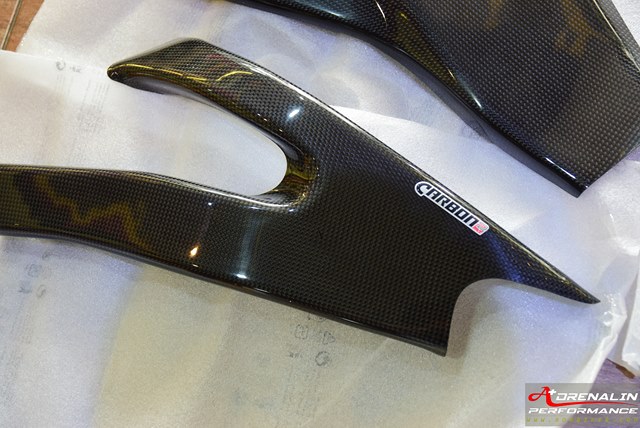 Carbon2Race ครอบสวิงอาร์มคาร์บอน สำหรับ R6 2017