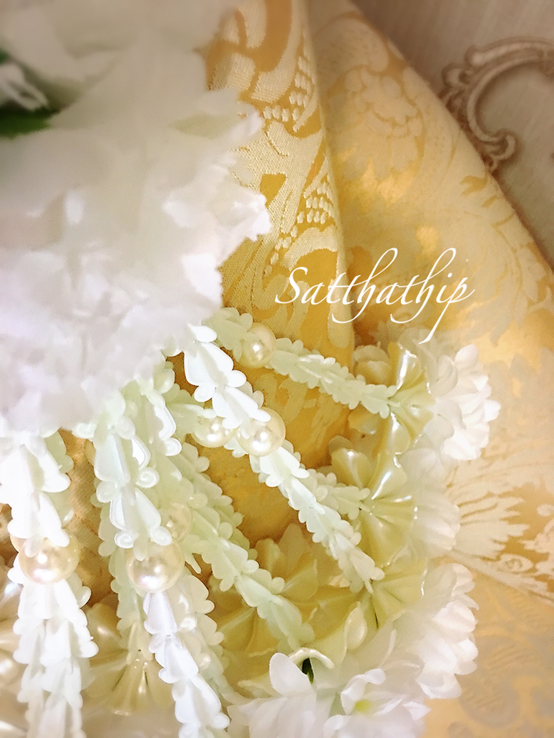 พวงมาลัยผ้า - พวงมาลัยดอกคาเนชั่น ประดิษฐ์ - พวงมาลัยถวายศาลพระภูมิ - Fabric garland