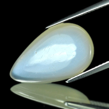 มูนสโตน (Moonstone) 7.10 กะรัตสีครีมสวย