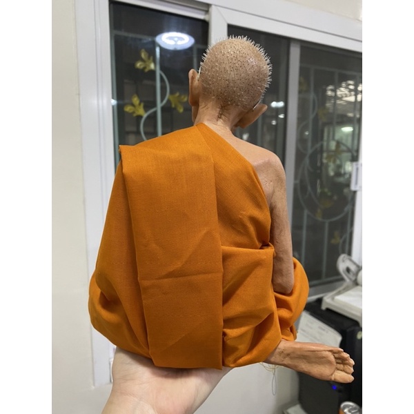 หลวงปู่เเหวน กว้าง7นิ้ว สูง10นิ้ว องค์ใส่เกศา