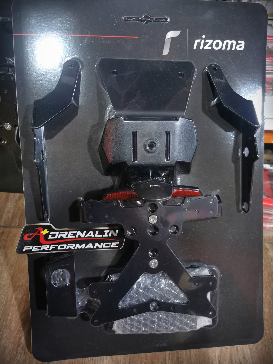 ชุดท้ายสั้น Rizoma สำหรับ Forza 750 2025+ ยึดป้ายทะเบียน